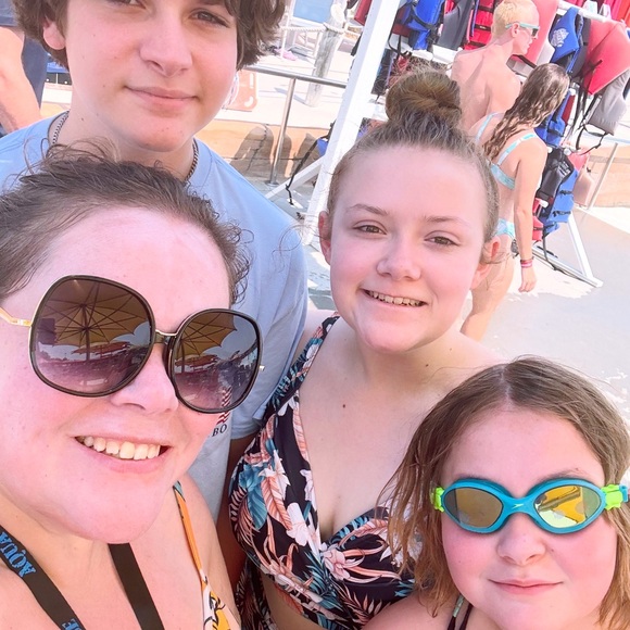 Meet your Posher, Jennifer - Picture 7 of 7